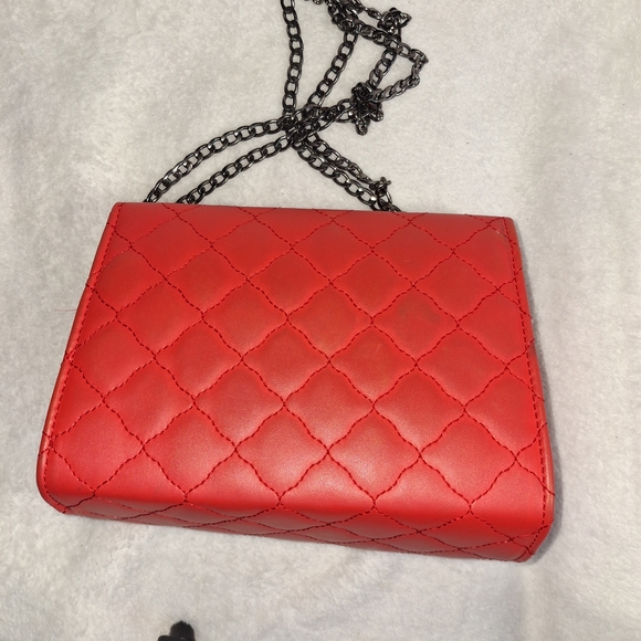 Red Quilted Chain Shoulder Bag - Picture 2 of 5